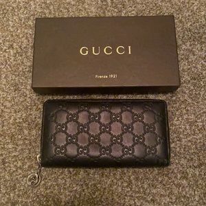 Gucci black leather wallet